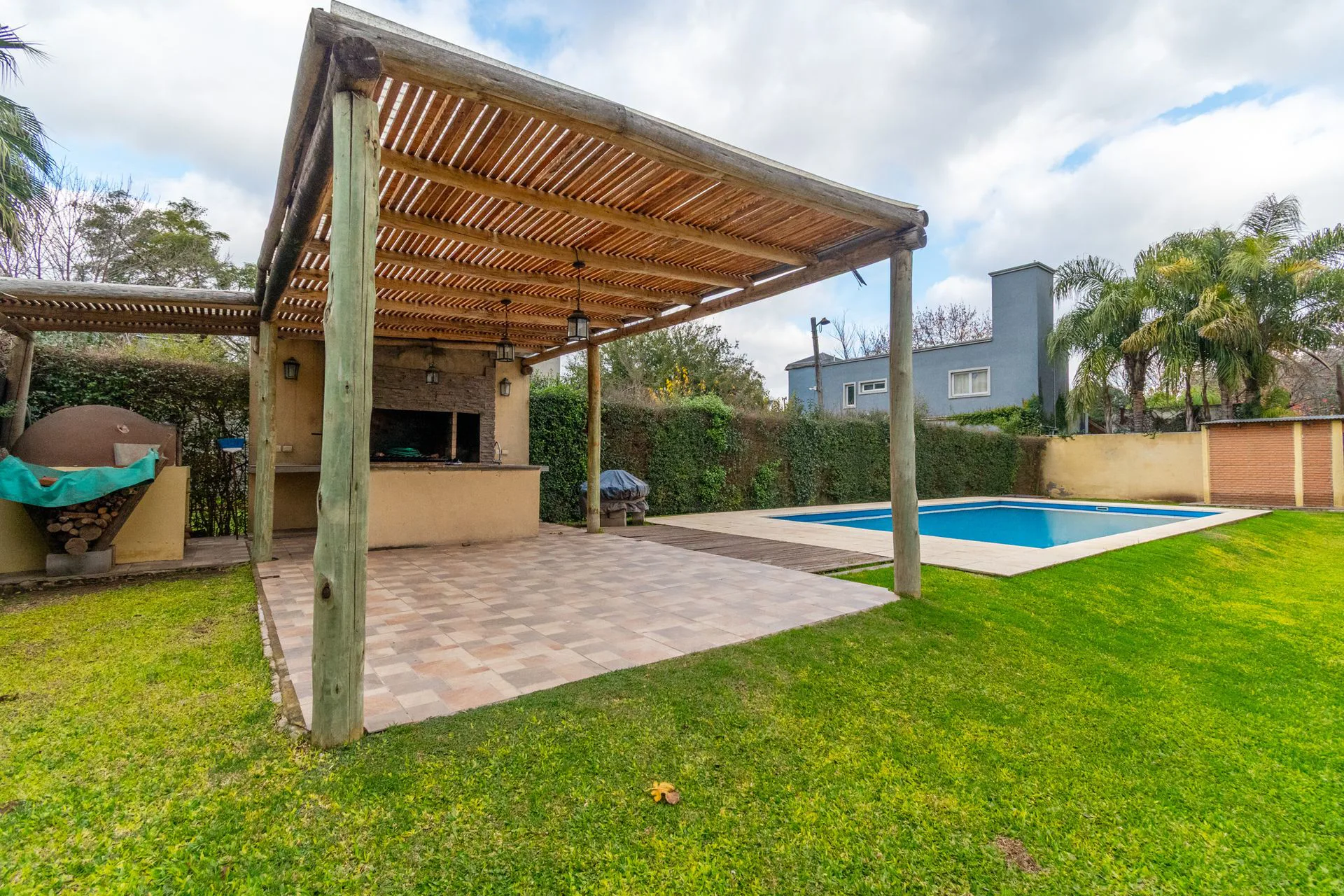 Venta Casa 2dorm quincho jardin pileta Alberti Pil foto 4