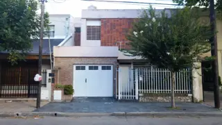 Casa de cuatro ambientes en venta en Haedo Sur foto 1