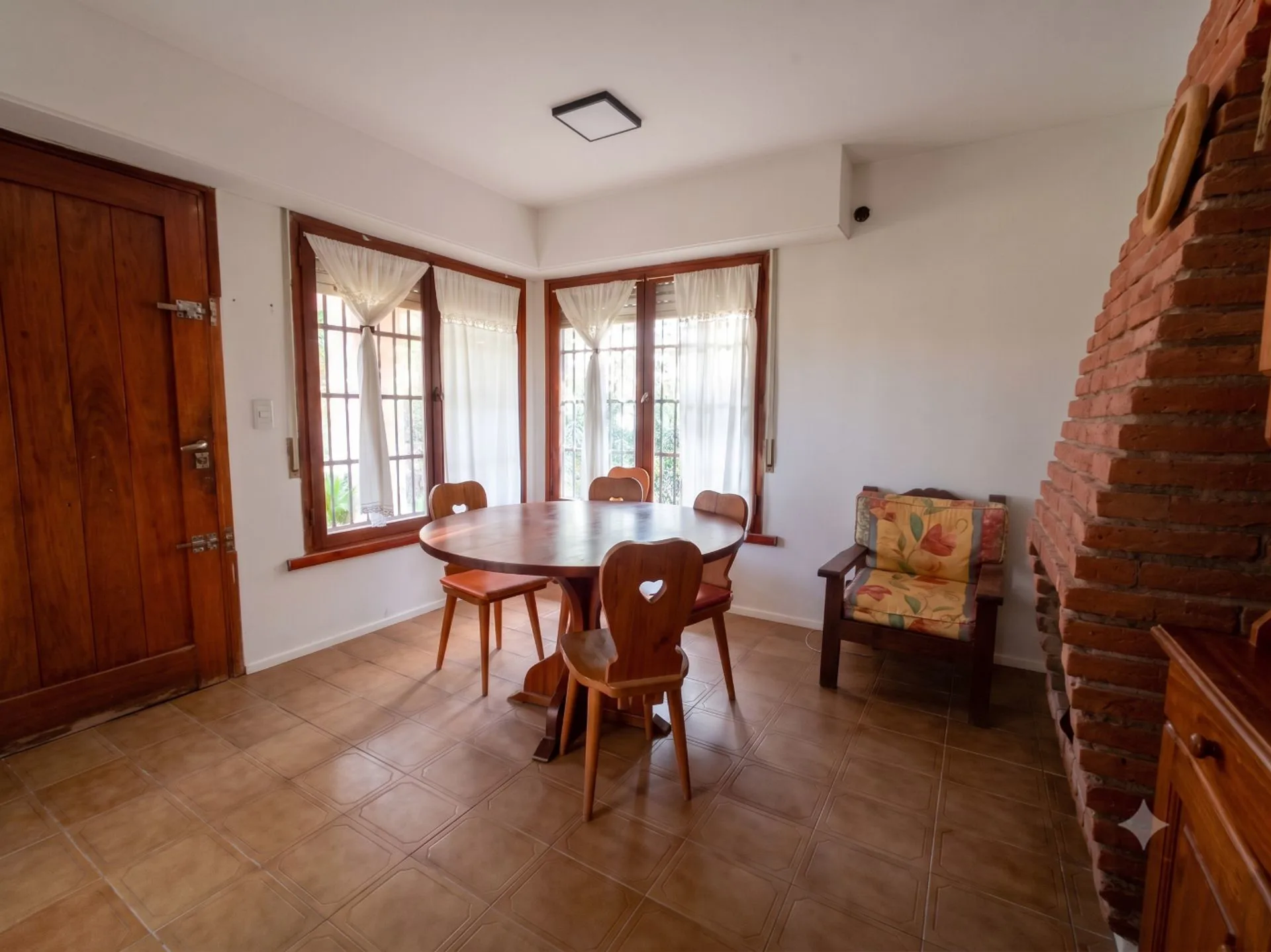 CASA 4 AMB. GRAN PARQUE, COCHERA Y DEPTO. MIRAMAR. foto 4