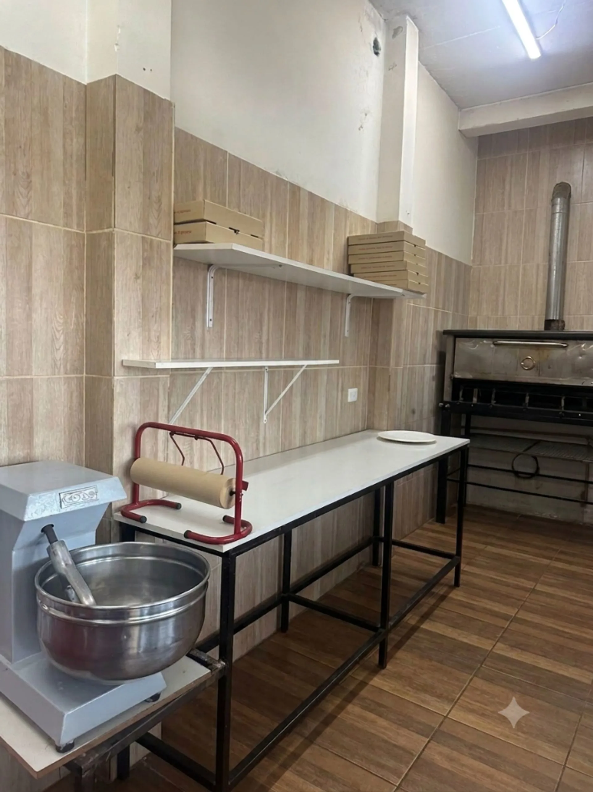 IMPORTANTE LOCAL COMERCIAL CON O SIN EQUIPAMIENTO foto 4