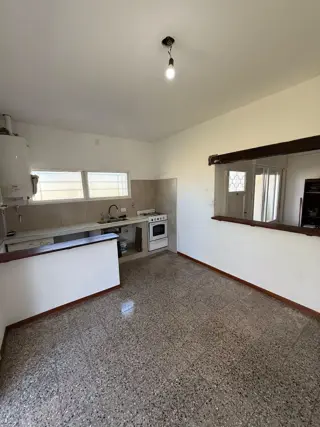 CASA EN BRANDSEN - B° PARQUE foto 3
