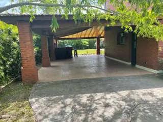 VENTA de casa en  Enero Echeverria del lago-  Canning foto 2