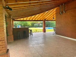 VENTA de casa en  Enero Echeverria del lago-  Canning foto 3
