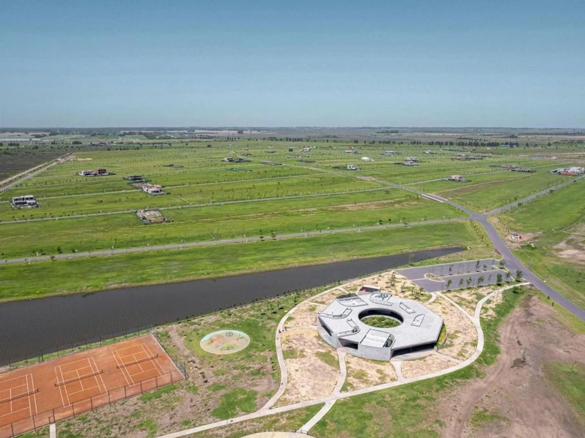 LOTE EN VIDA CLUB DE CAMPO - FONDO RESERVORIO foto 2