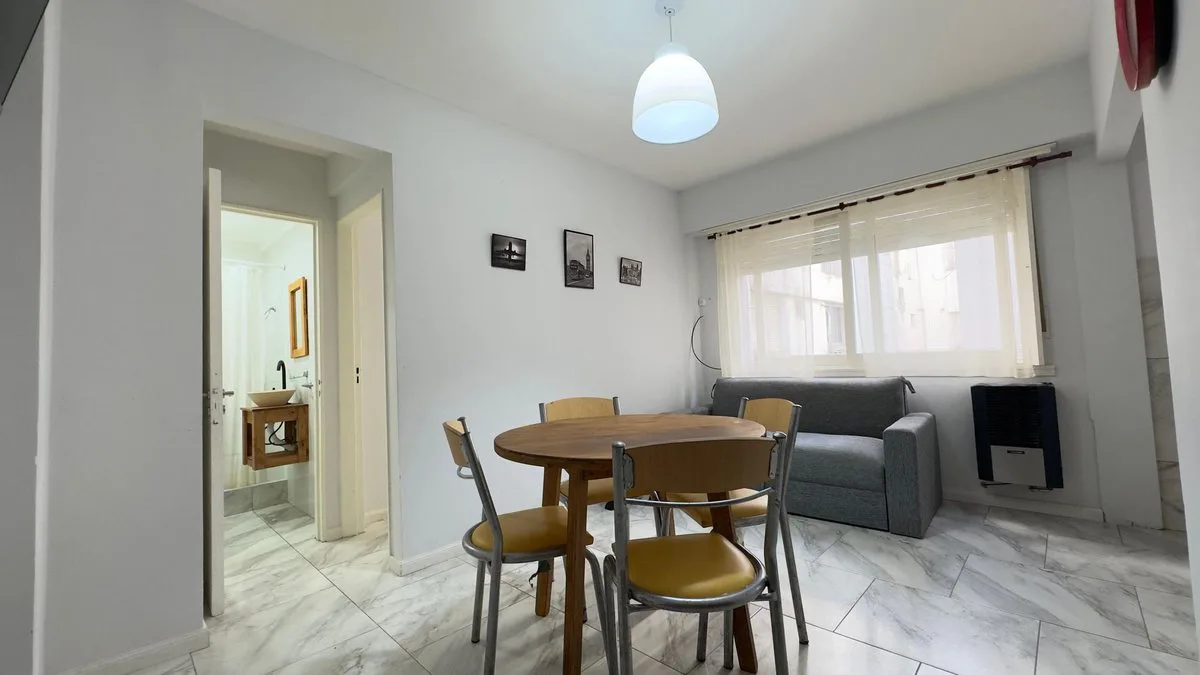 VENTA DEPARTAMENTO 2 AMB. AMOBLADO Y EQUIPADO foto 2