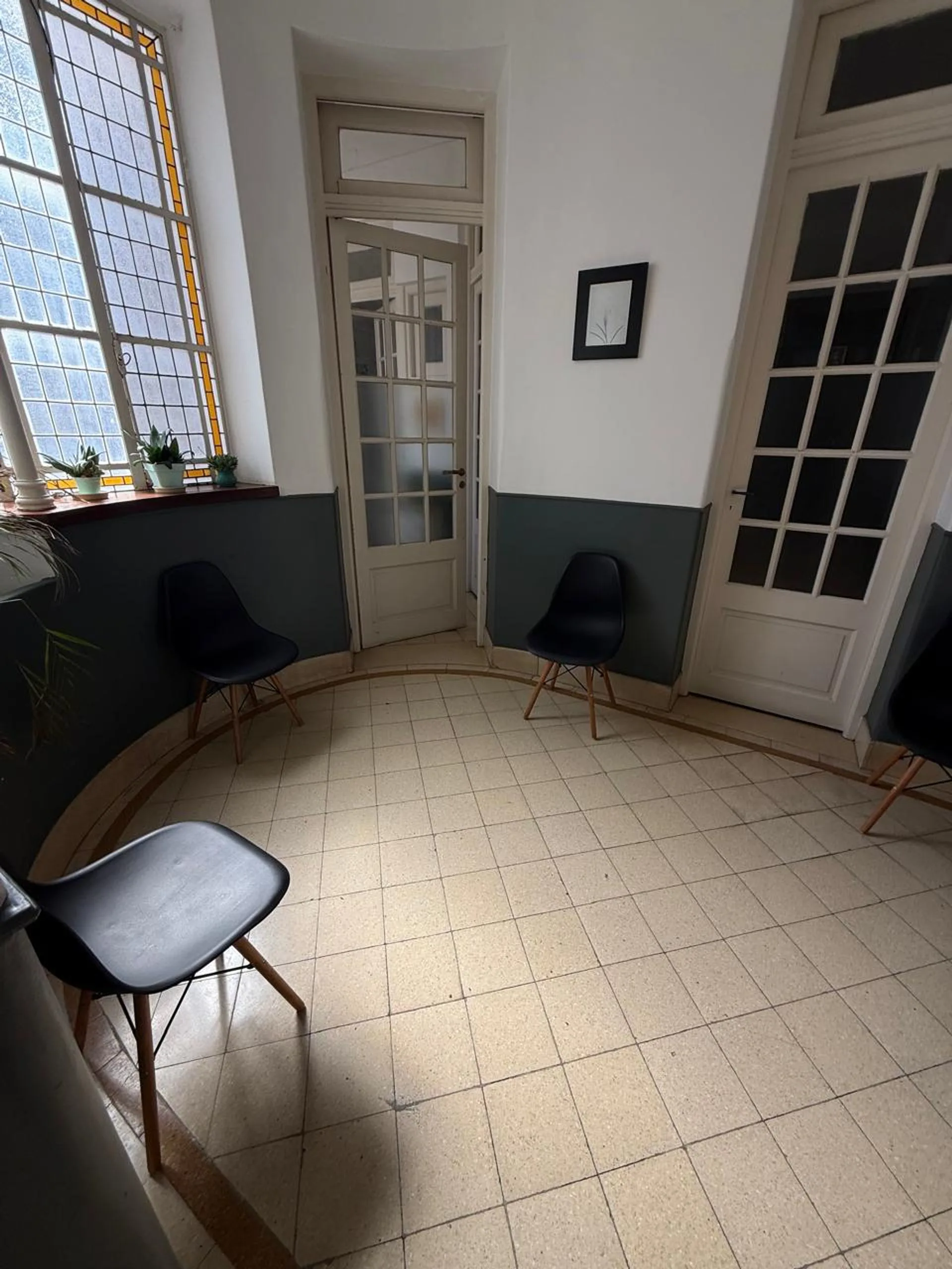 EXCELENTE CONSULTORIO DISPONIBLE- ZONA CENTRICA foto 4