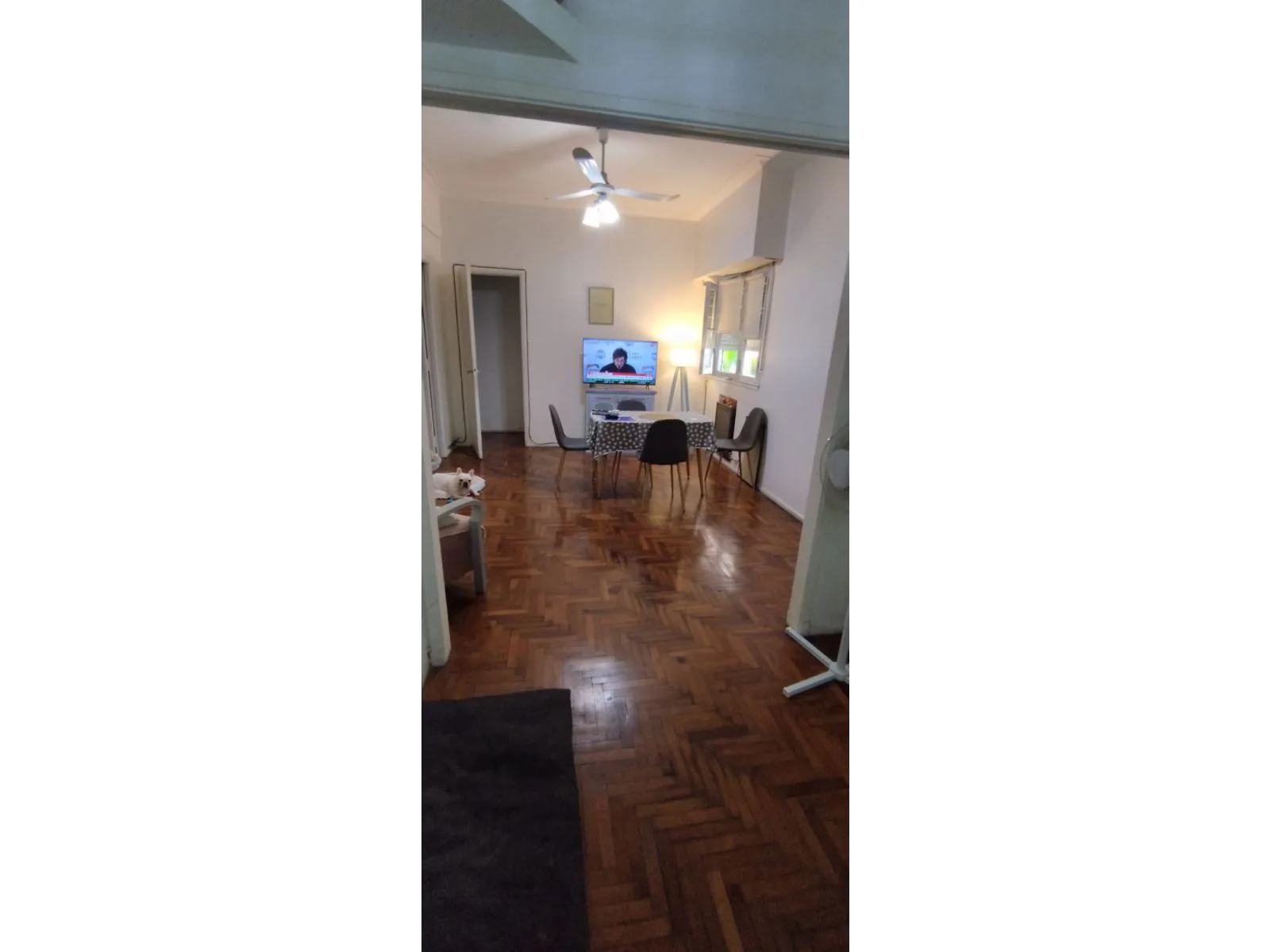 Venta de 4 ambientes con dependencia y balcon al frente foto 3