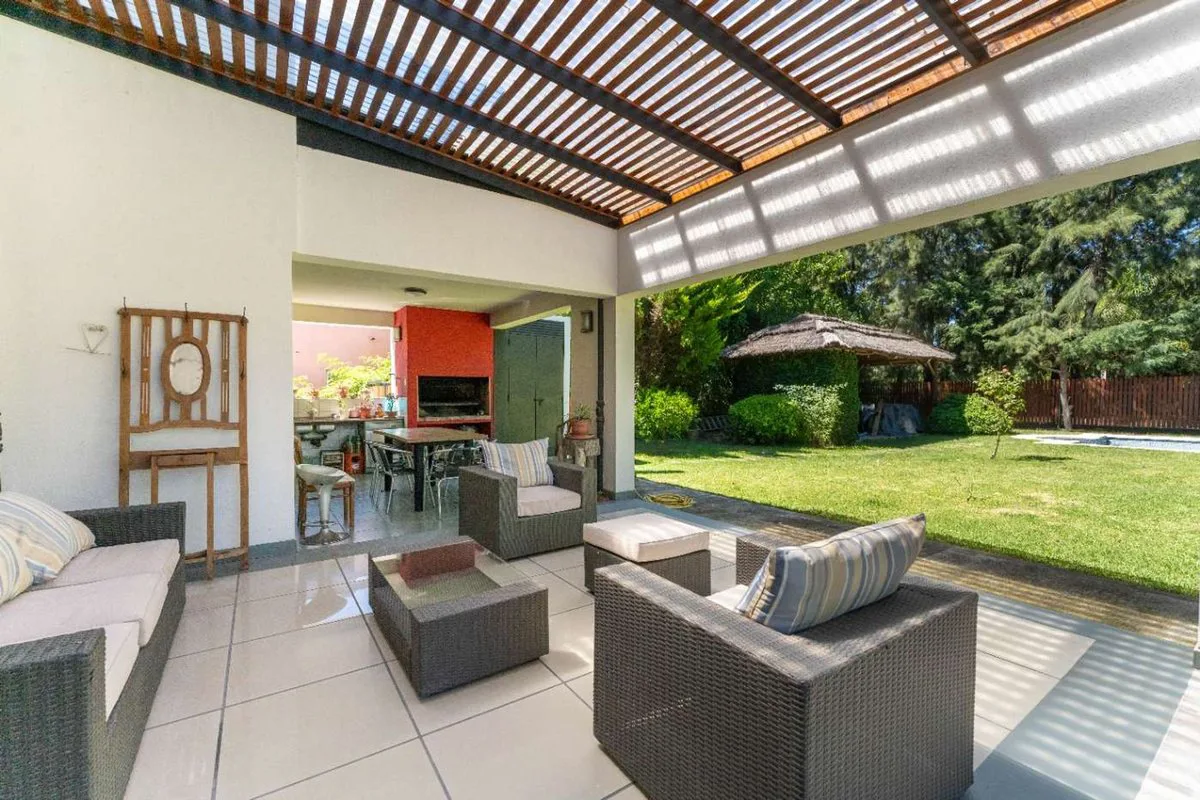 VENTA . CASA - 5 AMB. B°. SANTA CLARA - TIGRE