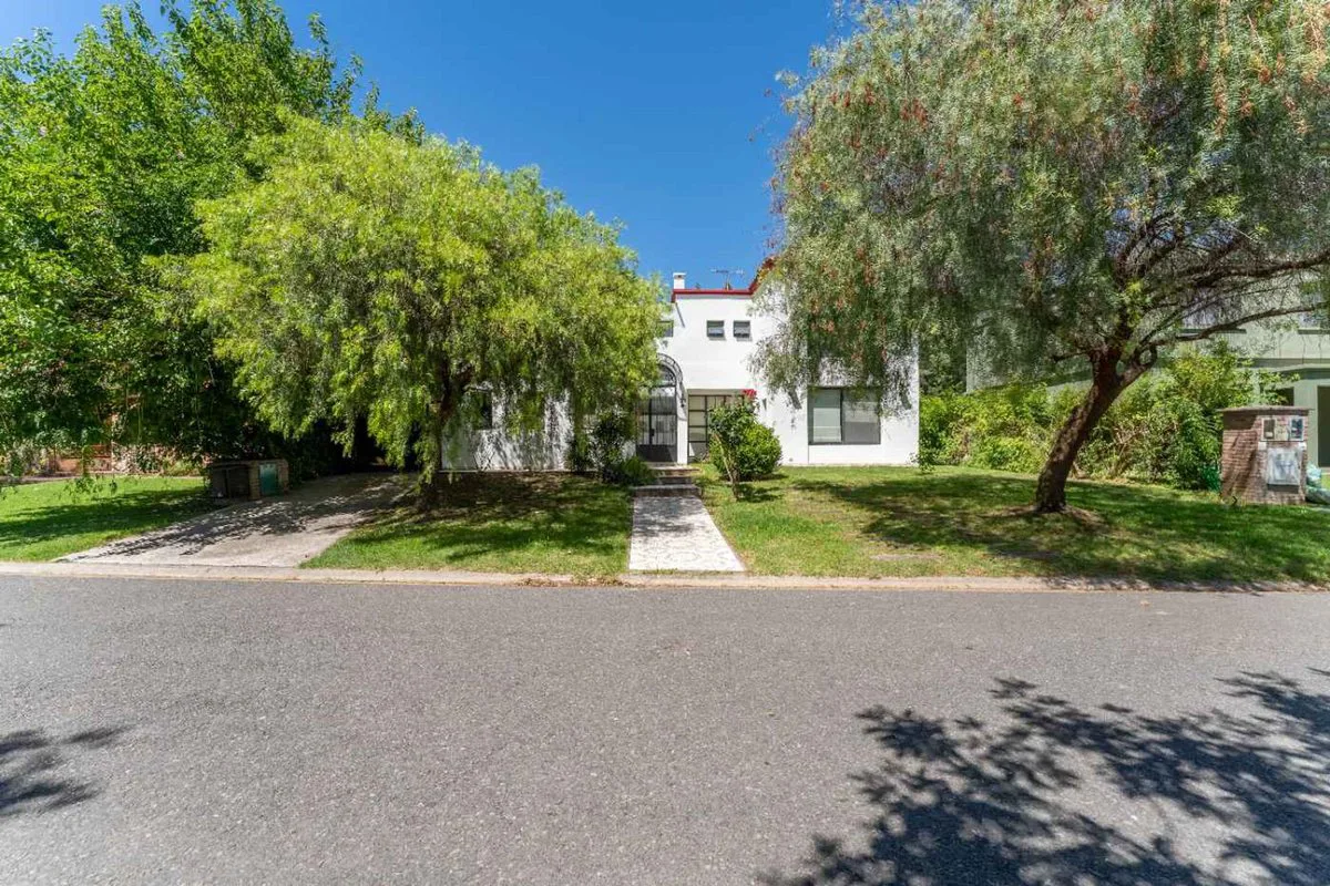 VENTA . CASA - 5 AMB. B°. SANTA CLARA - TIGRE foto 3