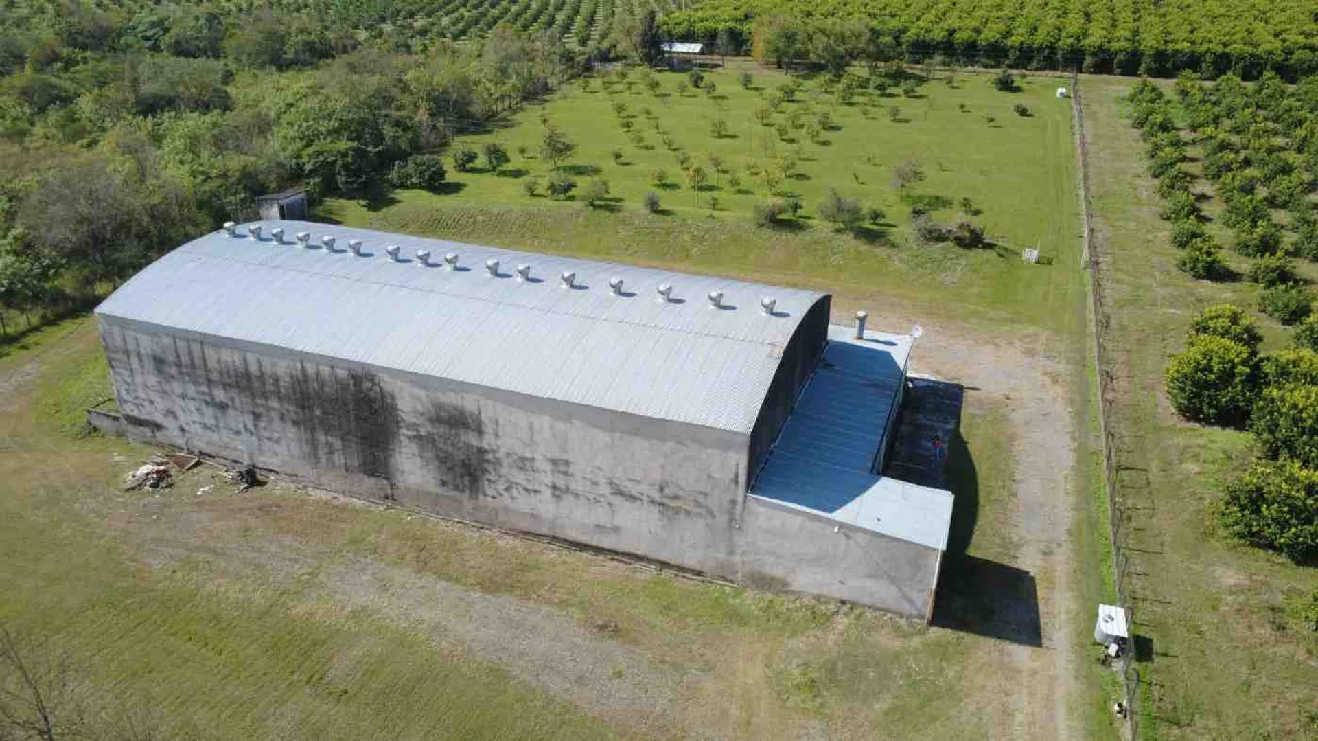 GALPON 1000 MT2 CON OFICINAS Y PLAYA MANIOBRAS foto 2
