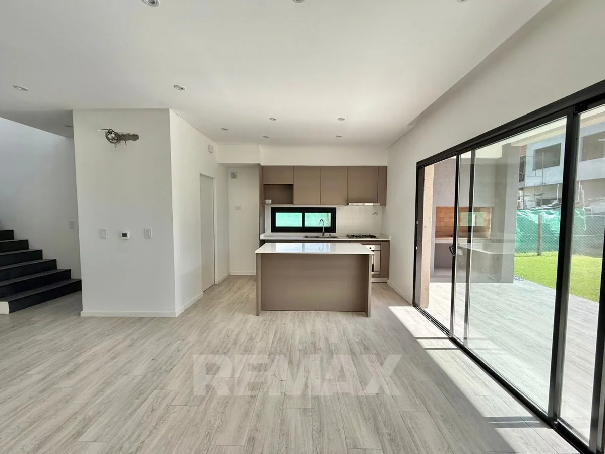 VENTA DUPLEX 4 AMB. A ESTRENAR SPRINGPARK PILAR foto 2