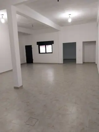 Local Comercial con patio foto 3