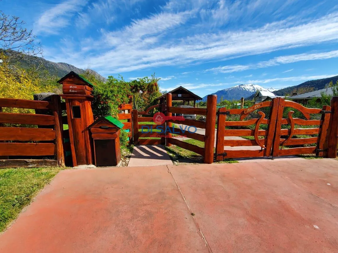 Hermosa casa en venta - Lago Puelo Centro foto 2