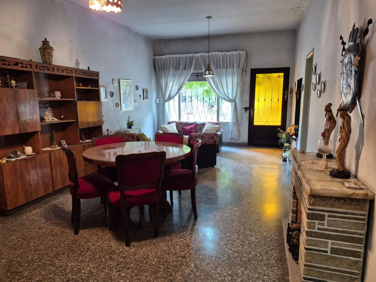 VENTA CASA 3 AMB  CASEROS COCH PATIO LOTE PROPIO foto 4
