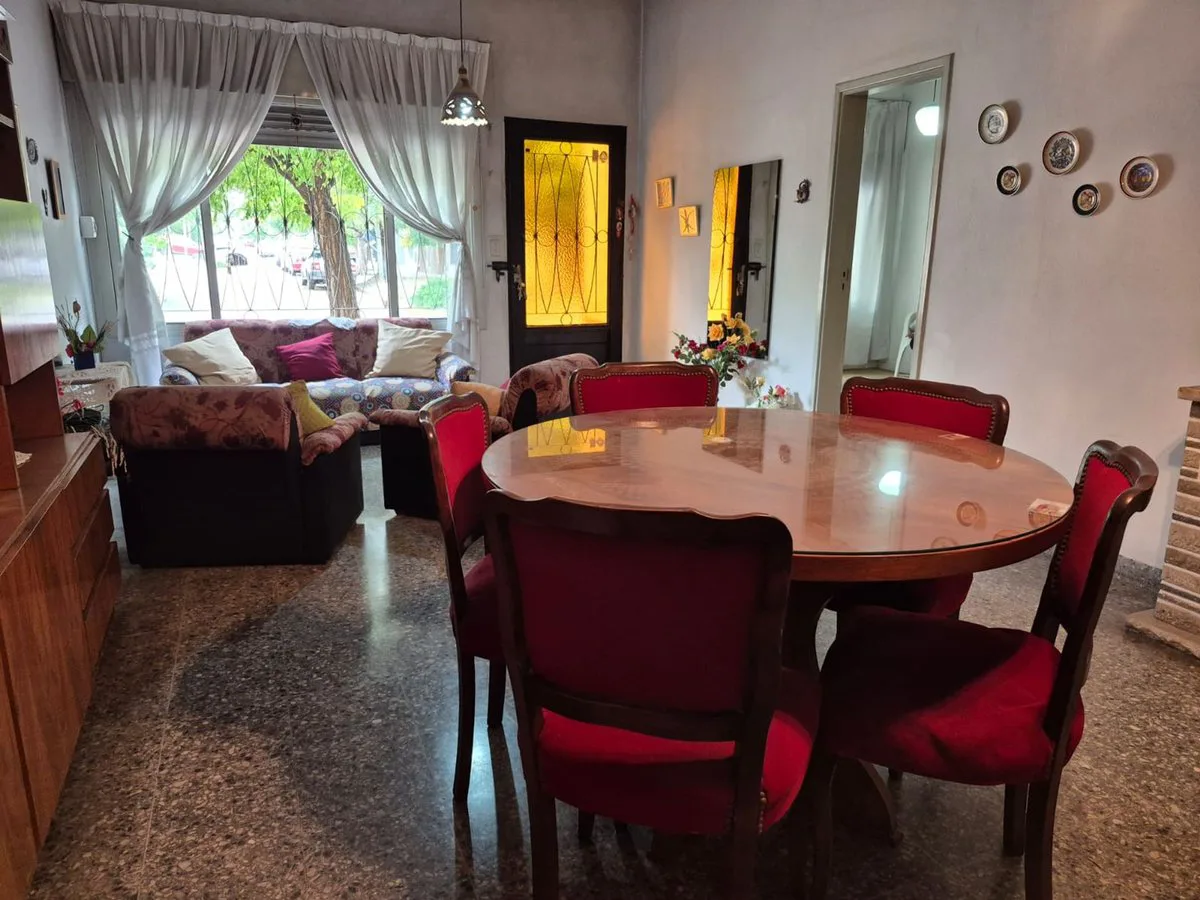 VENTA CASA 3 AMB  CASEROS COCH PATIO LOTE PROPIO foto 5