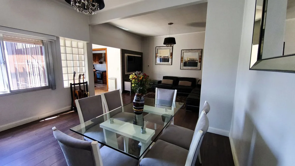 VENTA CASA IMPECABLE 3 AMB MAS GALPON EN LANUS foto 3