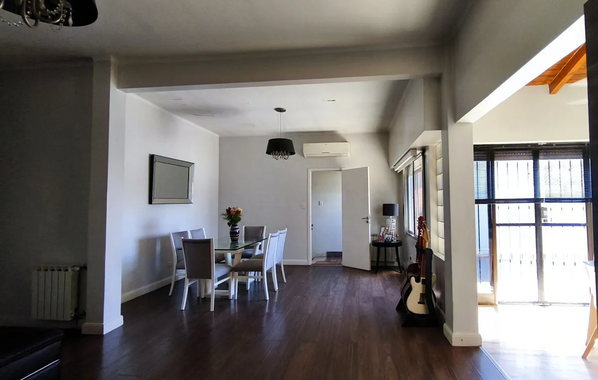 VENTA CASA IMPECABLE 3 AMB MAS GALPON EN LANUS foto 4