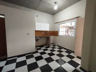 DEPTOS 2 AMBIENTES, COCINA COMEDOR, HABITACIÓN Y BAÑO. foto 1