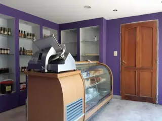 Local comercial con depósito foto 4