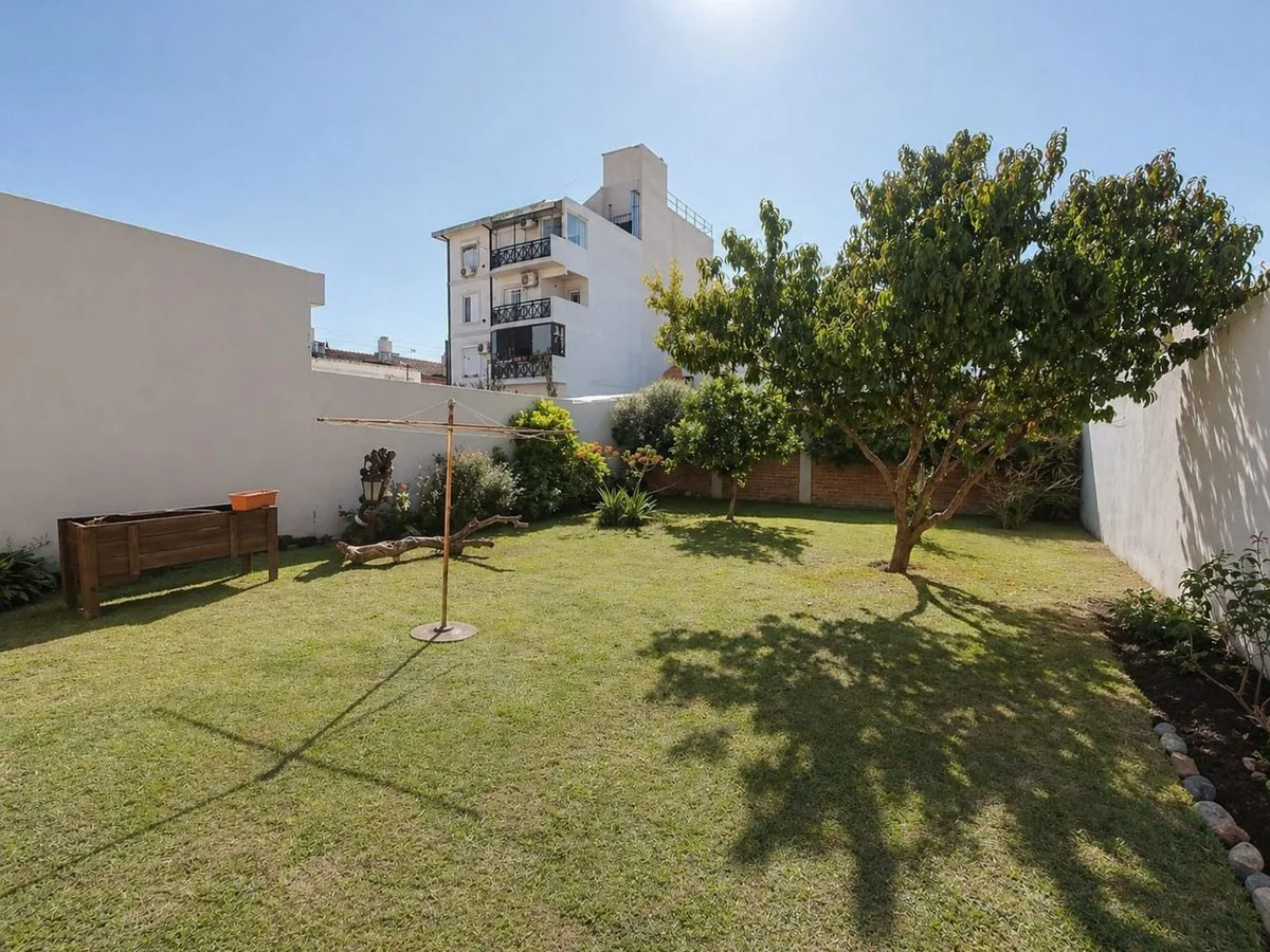CASA 4 AMBIENTES VENTA VILLA LUZURIAGA PATIO foto 4