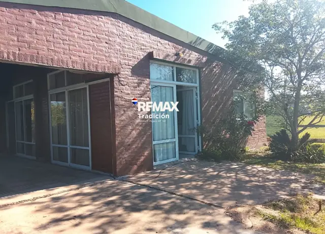 CASA EN VENTA C PILETA B° LA HERRADURA COL BENITEZ