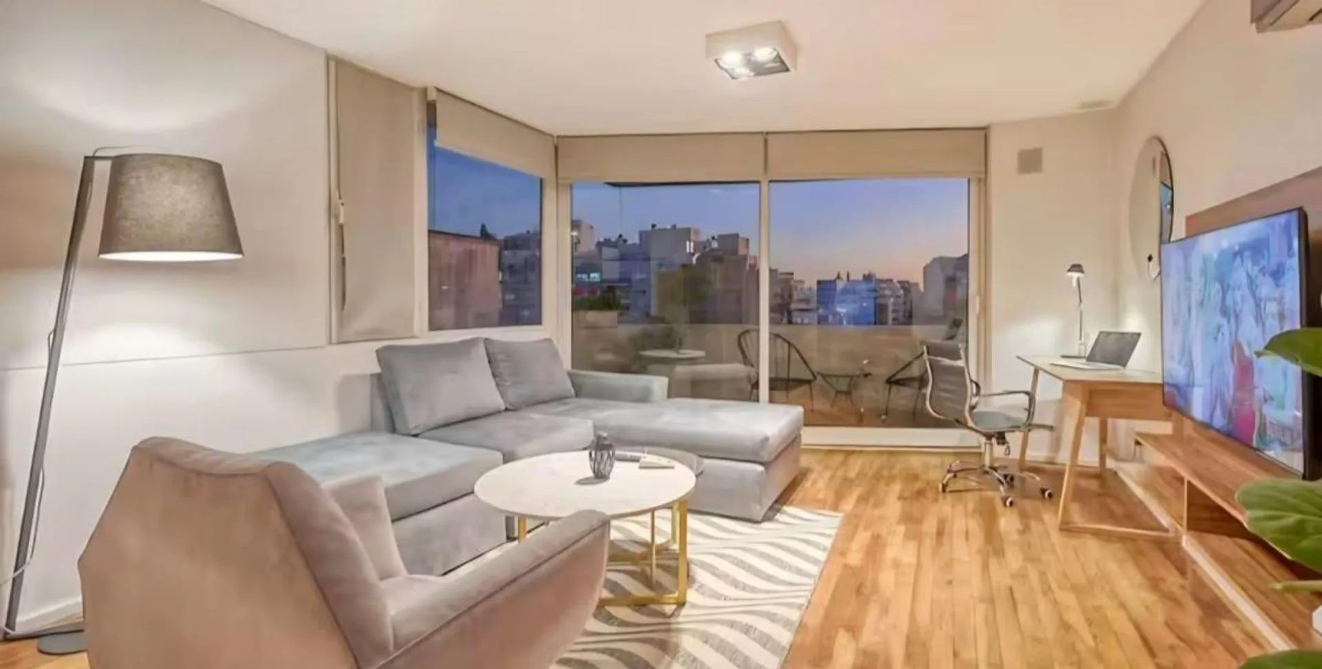 VENTA CON RENTA USD- TRIPLEX C COCHERA EN BELGRANO foto 3