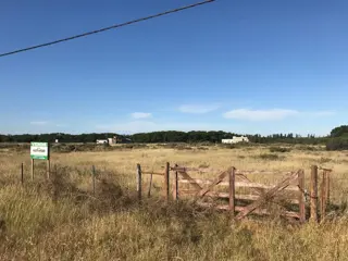 SE VENDE HERMOSO LOTE CON COSTA DE RÍO foto 2