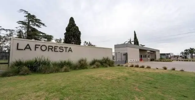 Venta de terreno en barrio cerrado La Foresta