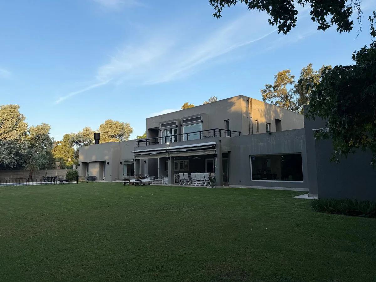 VENTA CASA 10 AMBIENTES ALTOS DEL PILAR foto 3