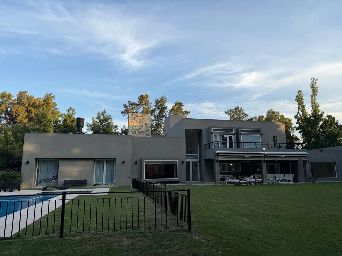 VENTA CASA 10 AMBIENTES ALTOS DEL PILAR foto 4