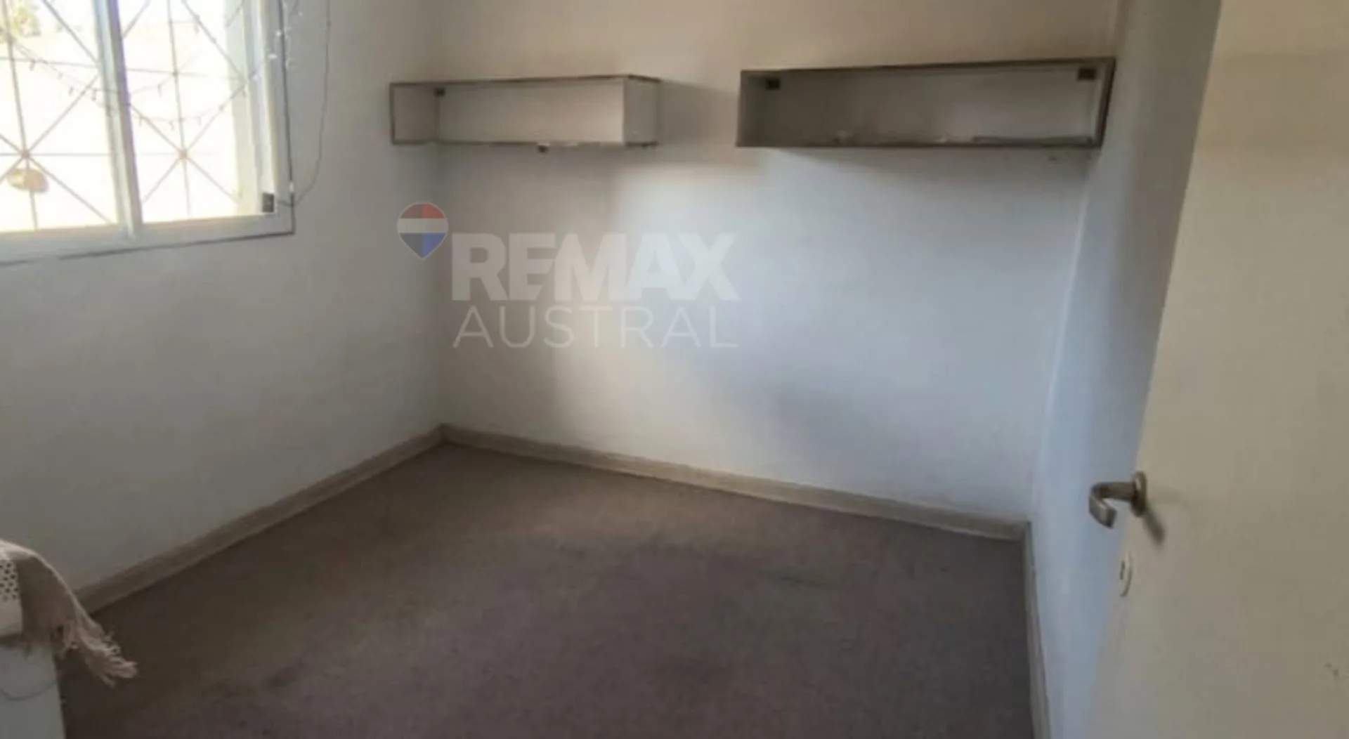 CASA EN VENTA AVENIDA POLONIA-APTA HIPOTECARIO foto 5