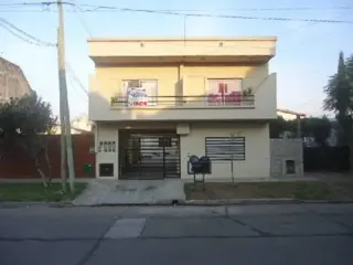 Departamento de 2 ambientes, en 1er piso x escalera al frente, Quilmes foto 1