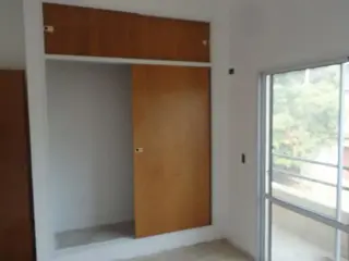 Departamento de 2 ambientes, en 1er piso x escalera al frente, Quilmes foto 2