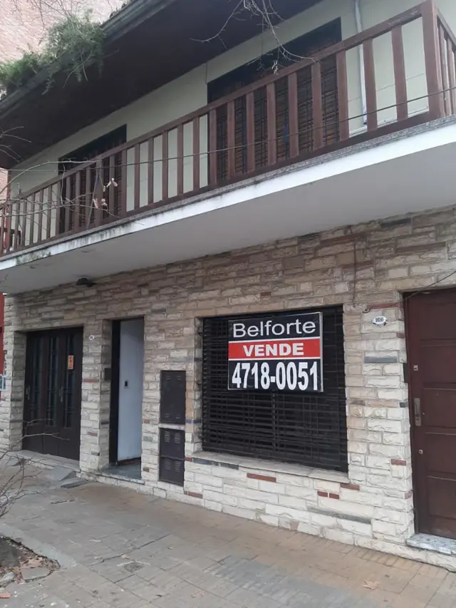 PH DE 4 AMBIETES CON TERRAZA , PATIO Y COCHERA a REFACCIONAR OPORTUNIDAD