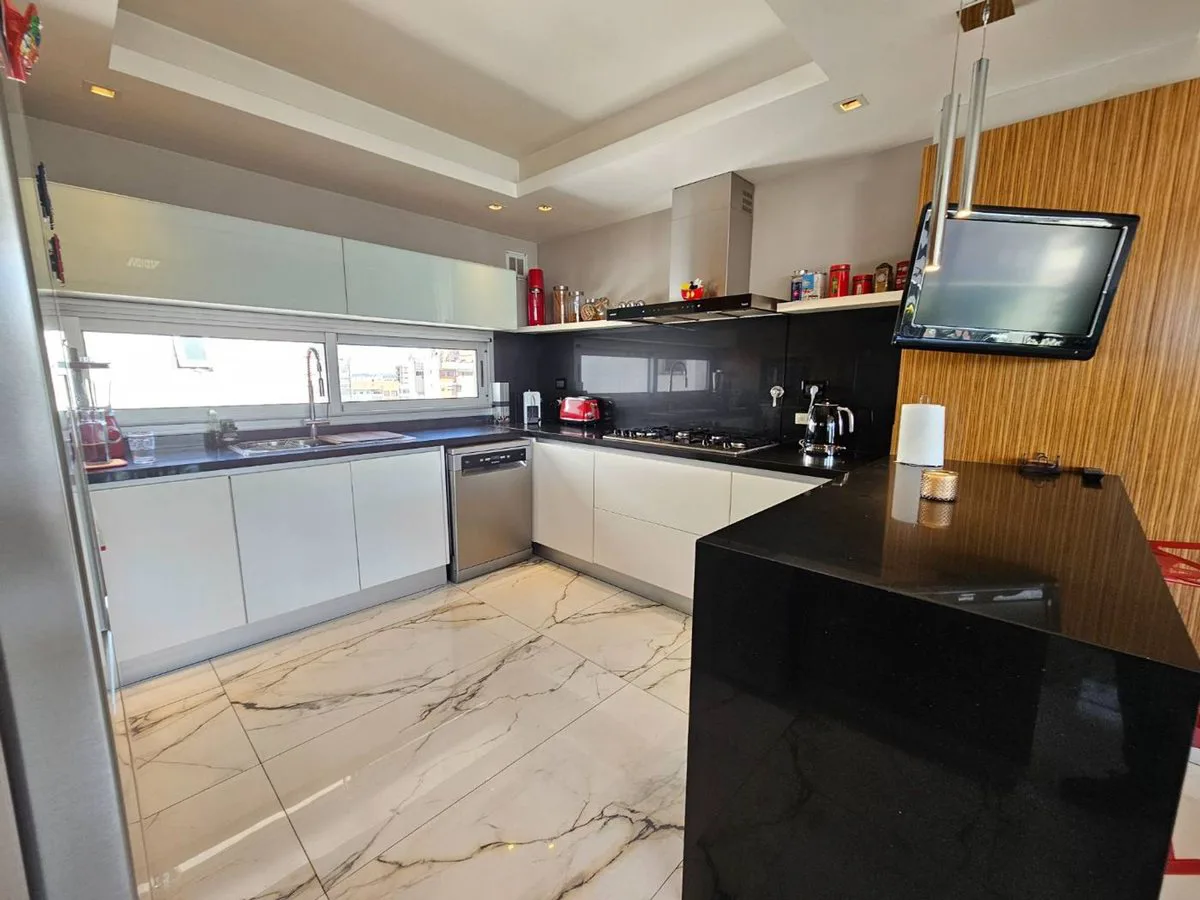 Espect Triplex 5 amb,quincho,terraza-2 coch-Categ foto 5