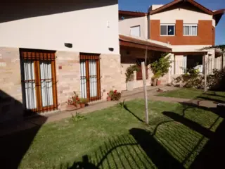 VENTA HERMOSA CASA BOULEVARD ITUZAINGO (VIEDMA) foto 5