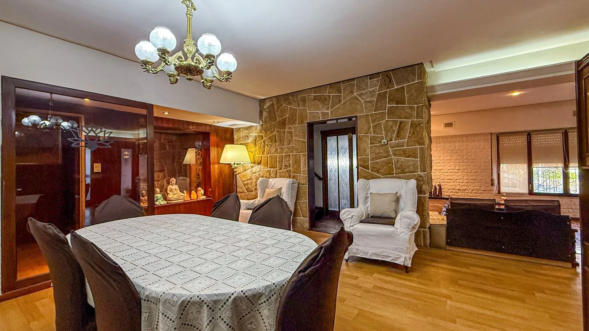Venta Casa 6 ambientes Chauvin con cochera