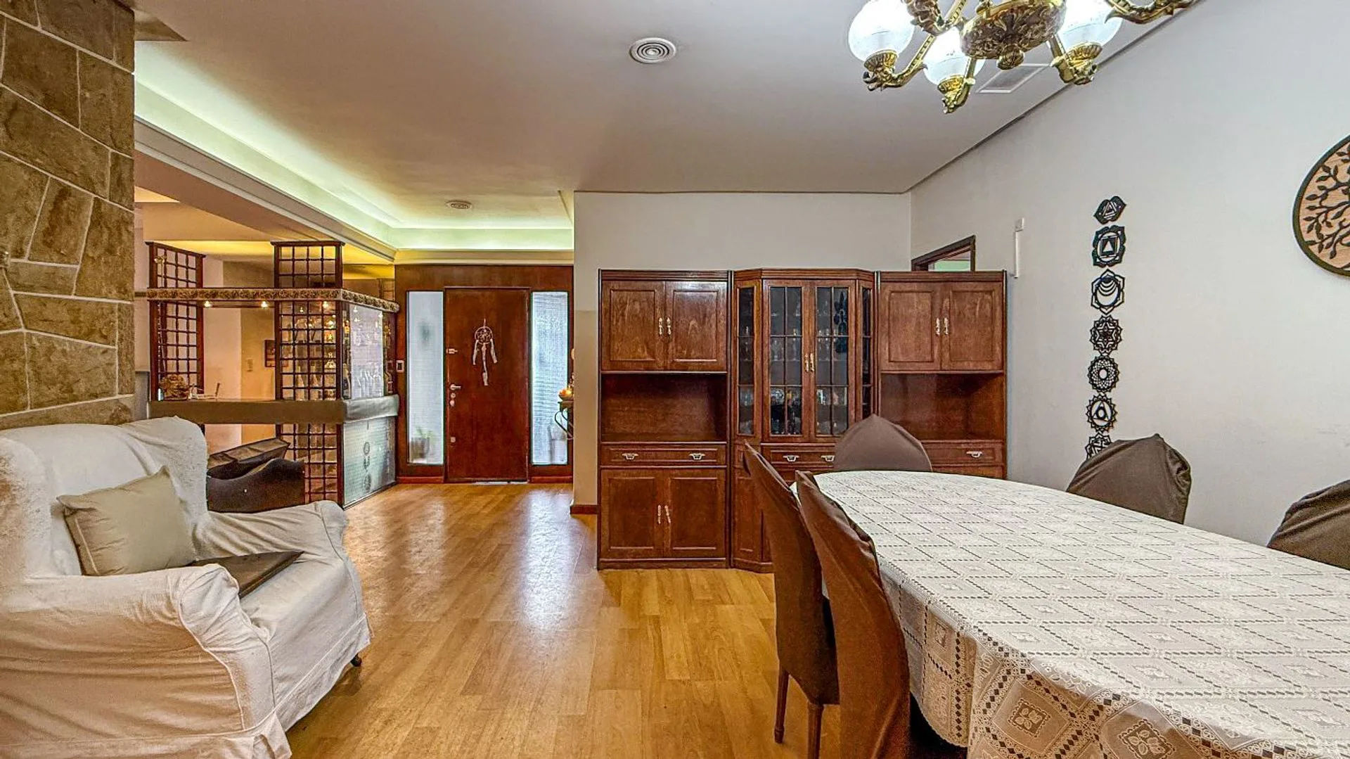 Venta Casa 6 ambientes Chauvin con cochera foto 3