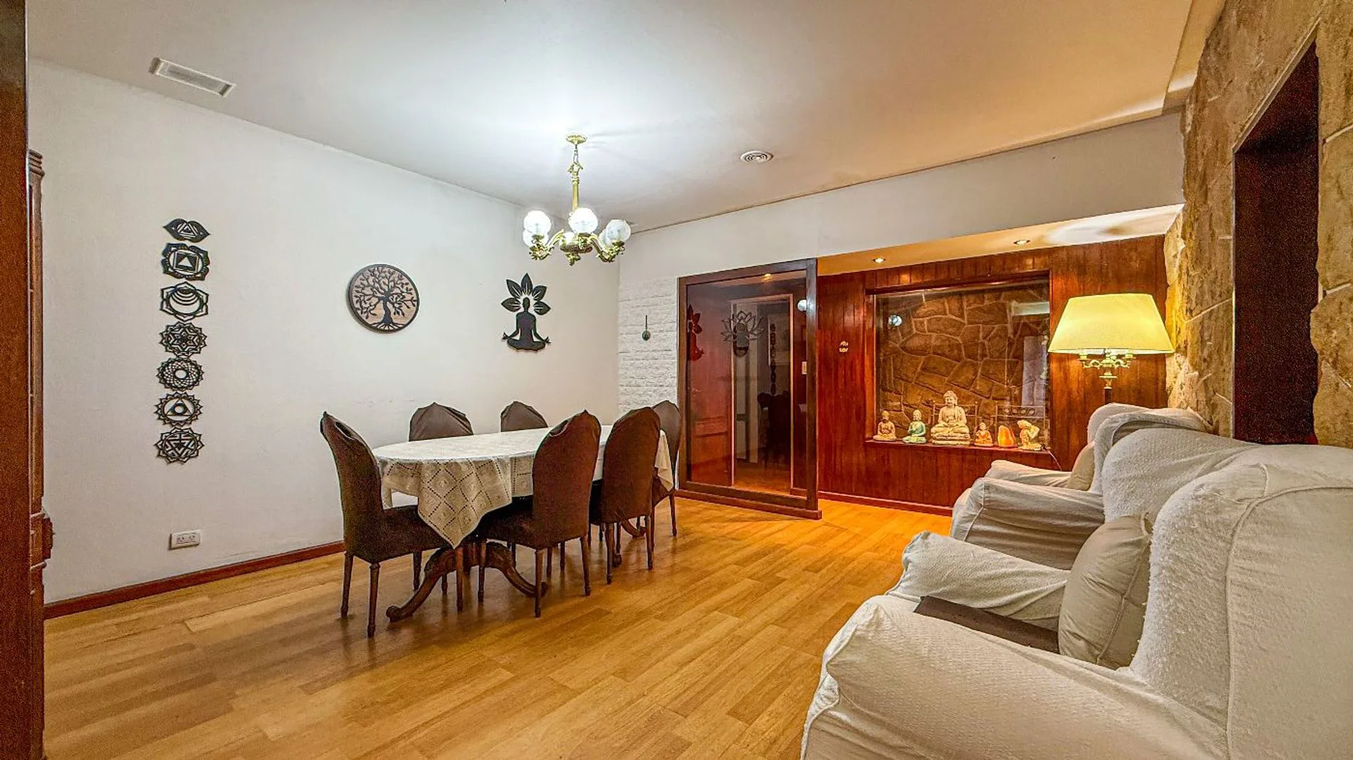 Venta Casa 6 ambientes Chauvin con cochera foto 4