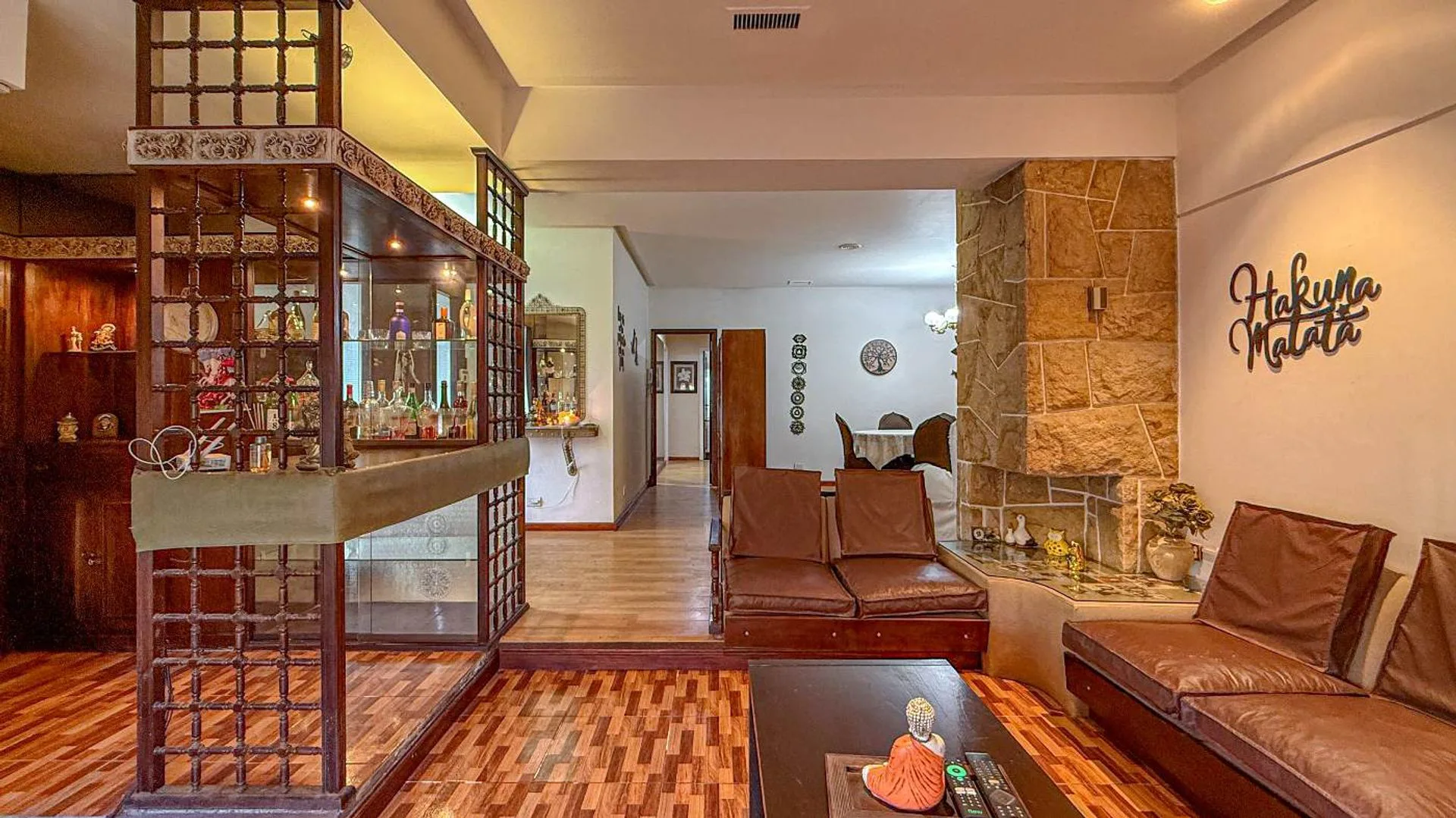 Venta Casa 6 ambientes Chauvin con cochera foto 5