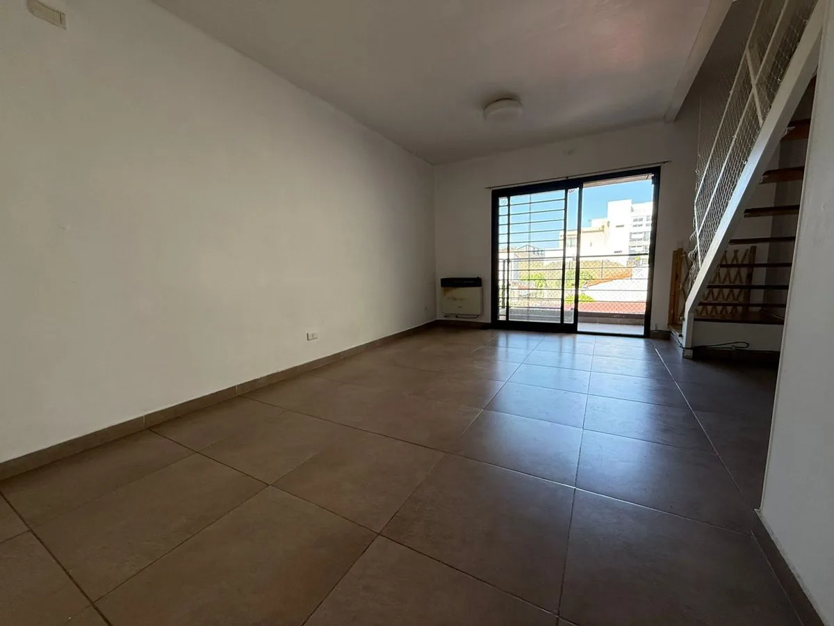 VENTA DPTO 3 AMB. EN DUPLEX CON COCHERA foto 2