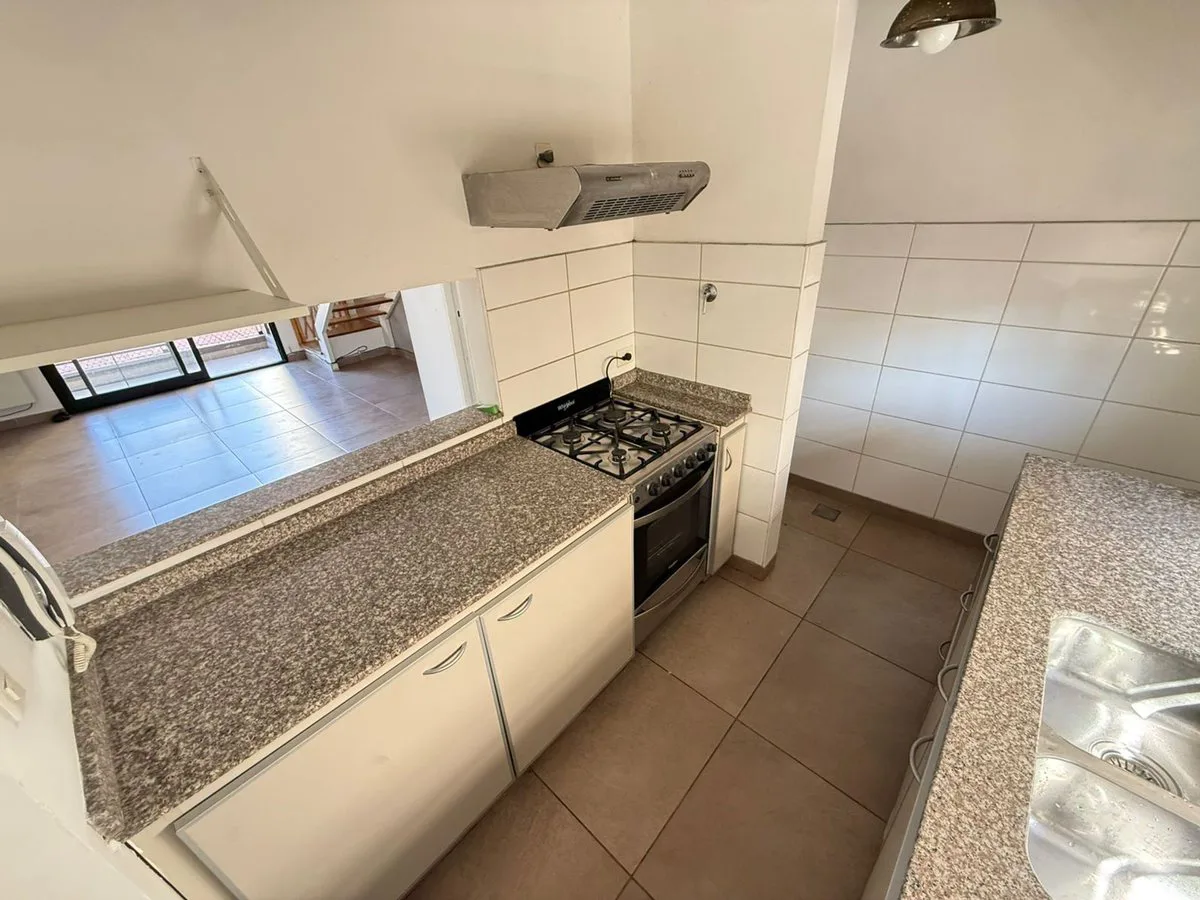 VENTA DPTO 3 AMB. EN DUPLEX CON COCHERA foto 4