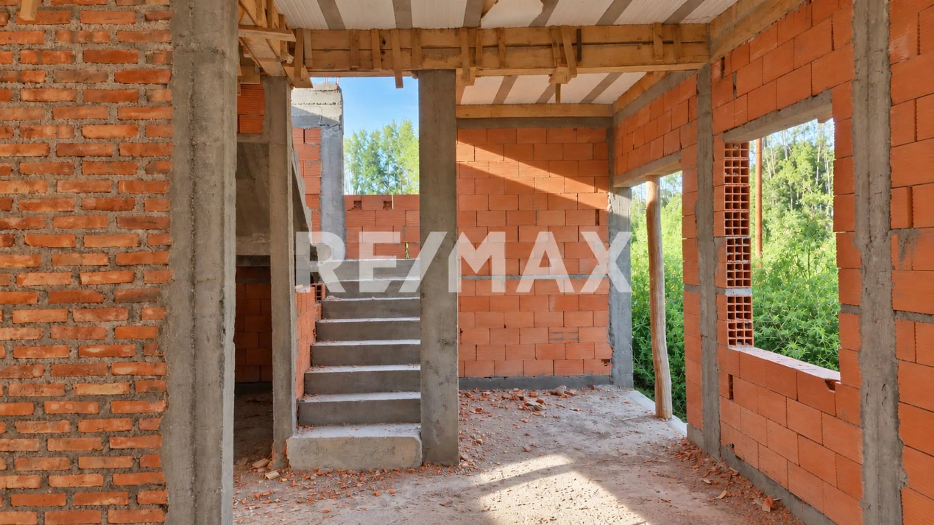 VENTA CASA EN CONSTRUCCION FERNANDEZ ORO foto 3