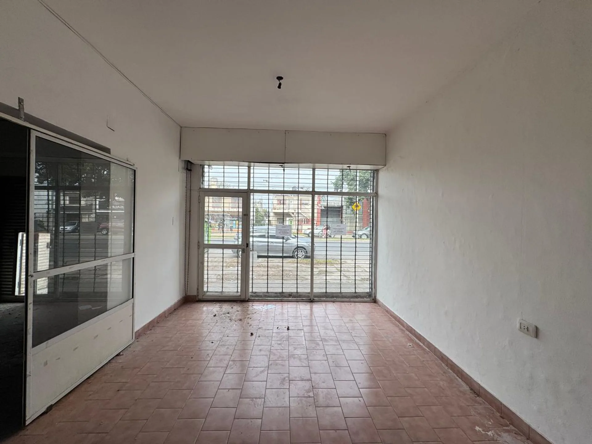 VENTA 2 LOCALES COMERCIALES- LOTEPB+6 MENDOZA 7200 foto 3