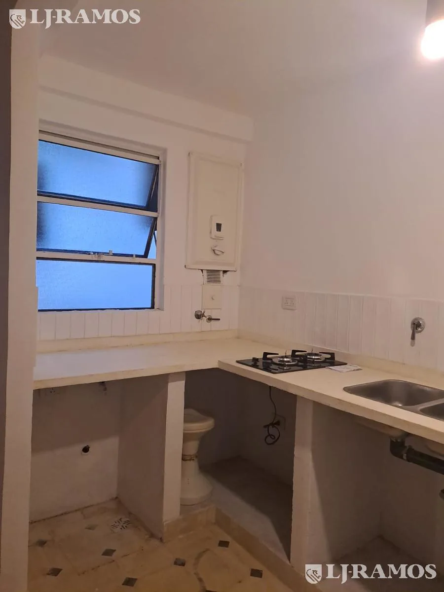 DOS AMBIENTES -APTO PROFESIONAL O VIVIENDA- RECICLADO - RECOLETA foto 3