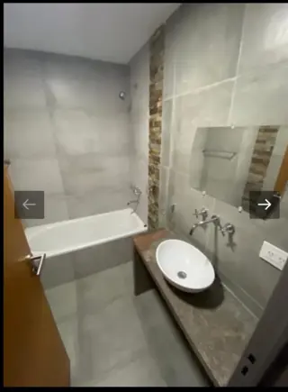 VENTA DE IMPECABLE MONOAMBIENTE CON COCHERA - INMEJORABLE UBICACIÓN. MONTE GRANDE PLENO CENTRO foto 2