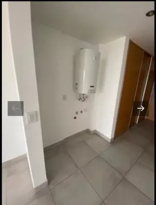 VENTA DE IMPECABLE MONOAMBIENTE CON COCHERA - INMEJORABLE UBICACIÓN. MONTE GRANDE PLENO CENTRO foto 5