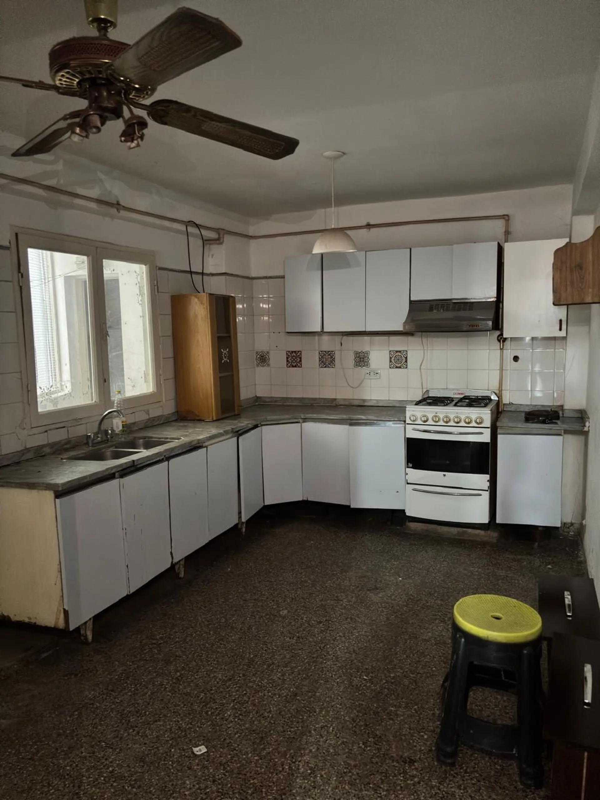 VENTA DE DEPARTAMENTO A REFACCIONAR foto 4