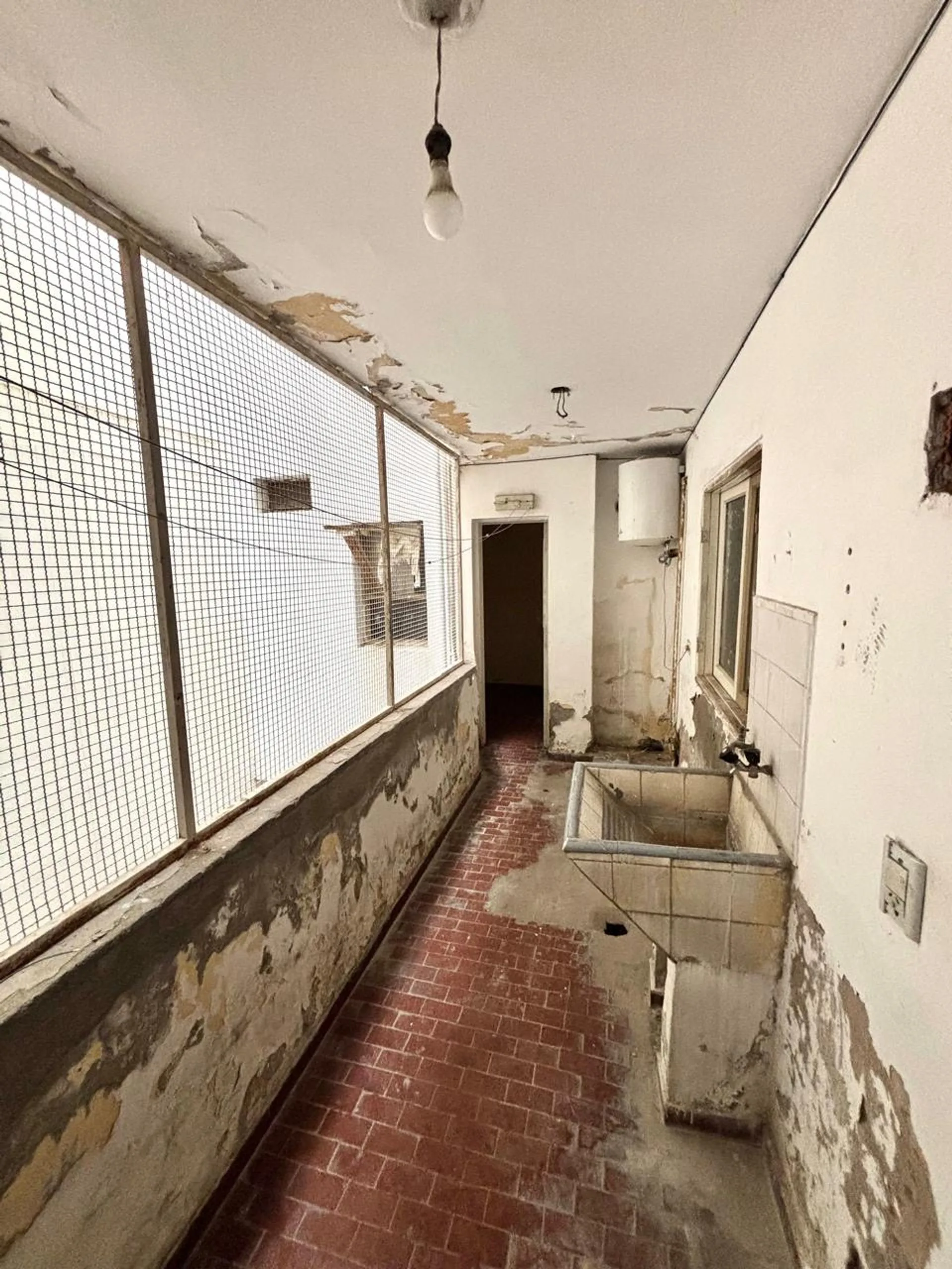 VENTA DE DEPARTAMENTO A REFACCIONAR foto 5