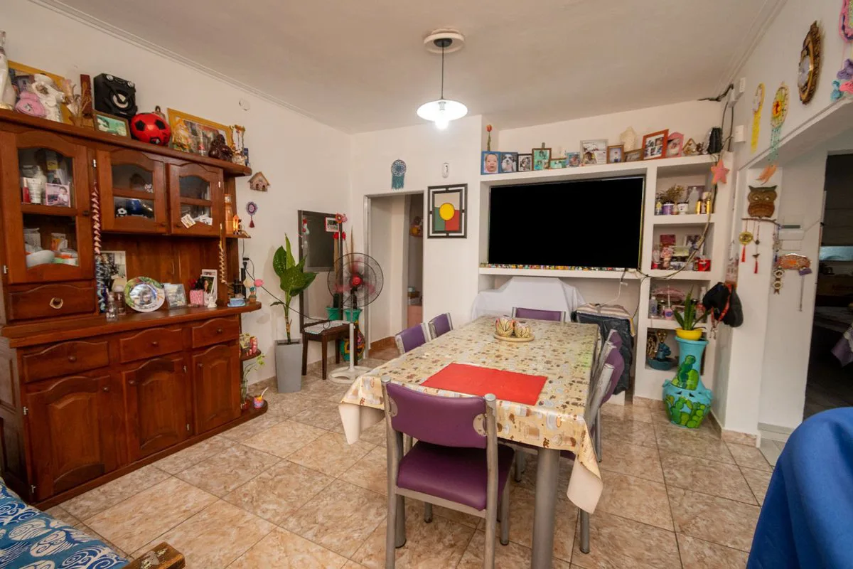 CASA 2 DORMITORIOS y COCHERA BARRIO ROMA foto 2